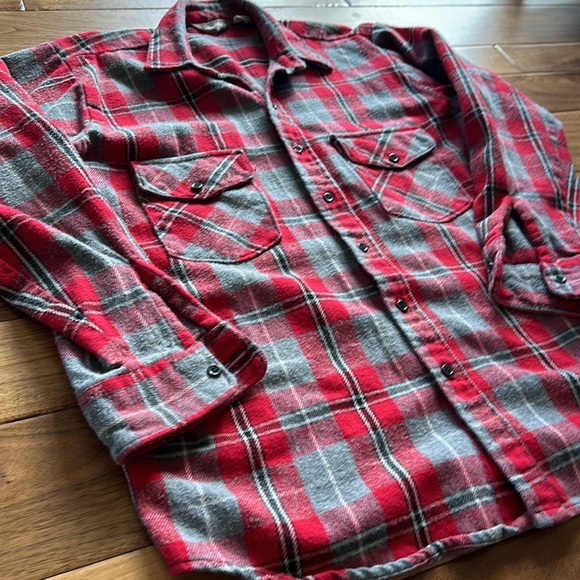Vtg Winter Run red plaid flannel button up - Picture 4 of 4